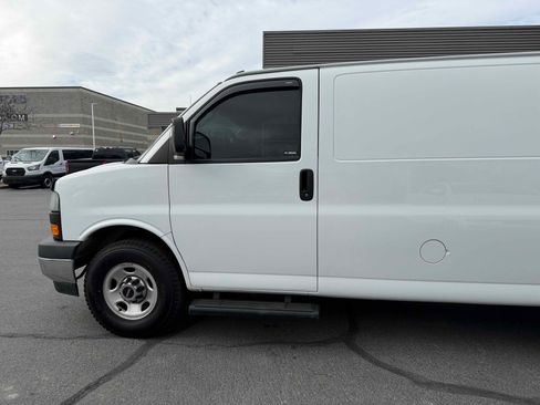 Used 2023 GMC Savana 2500 w/ Driver Convenience Package image 3