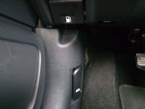 Used 2020 Nissan Sentra SV image 39