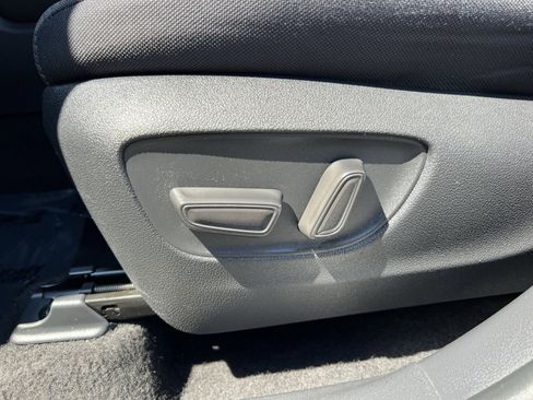 Used 2023 Toyota Highlander LE FWD image 22