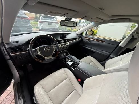 Used 2015 Lexus ES 350 w/ Luxury Package FWD image 6