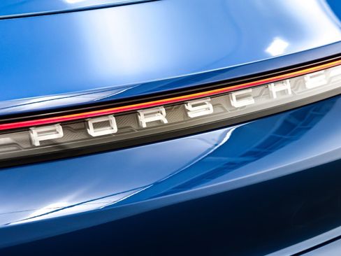 Used 2023 Porsche Taycan image 10