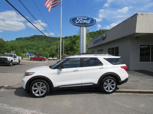Used 2020 Ford Explorer Platinum w/ Premium Technology Package AWD/4WD image 2