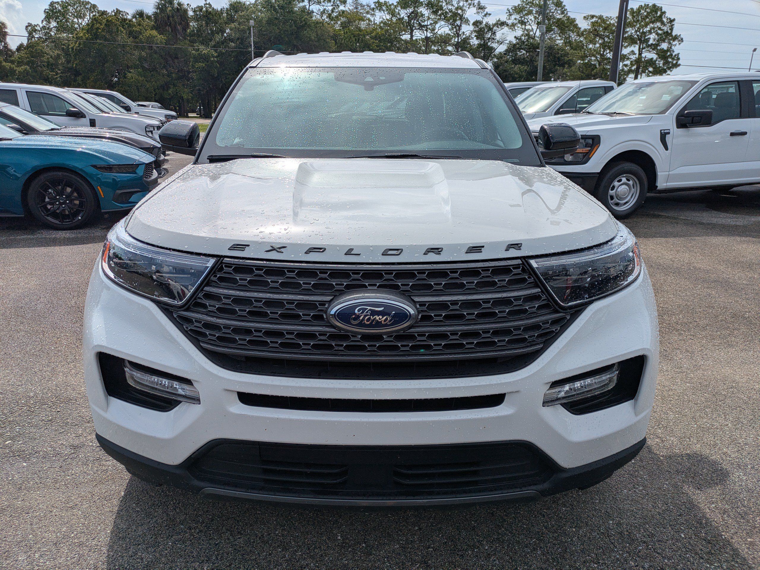 Used 2023 Ford Explorer XLT w/ Equipment Group 202A RWD image 9