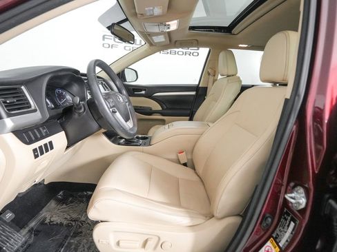 Used 2016 Toyota Highlander XLE image 9