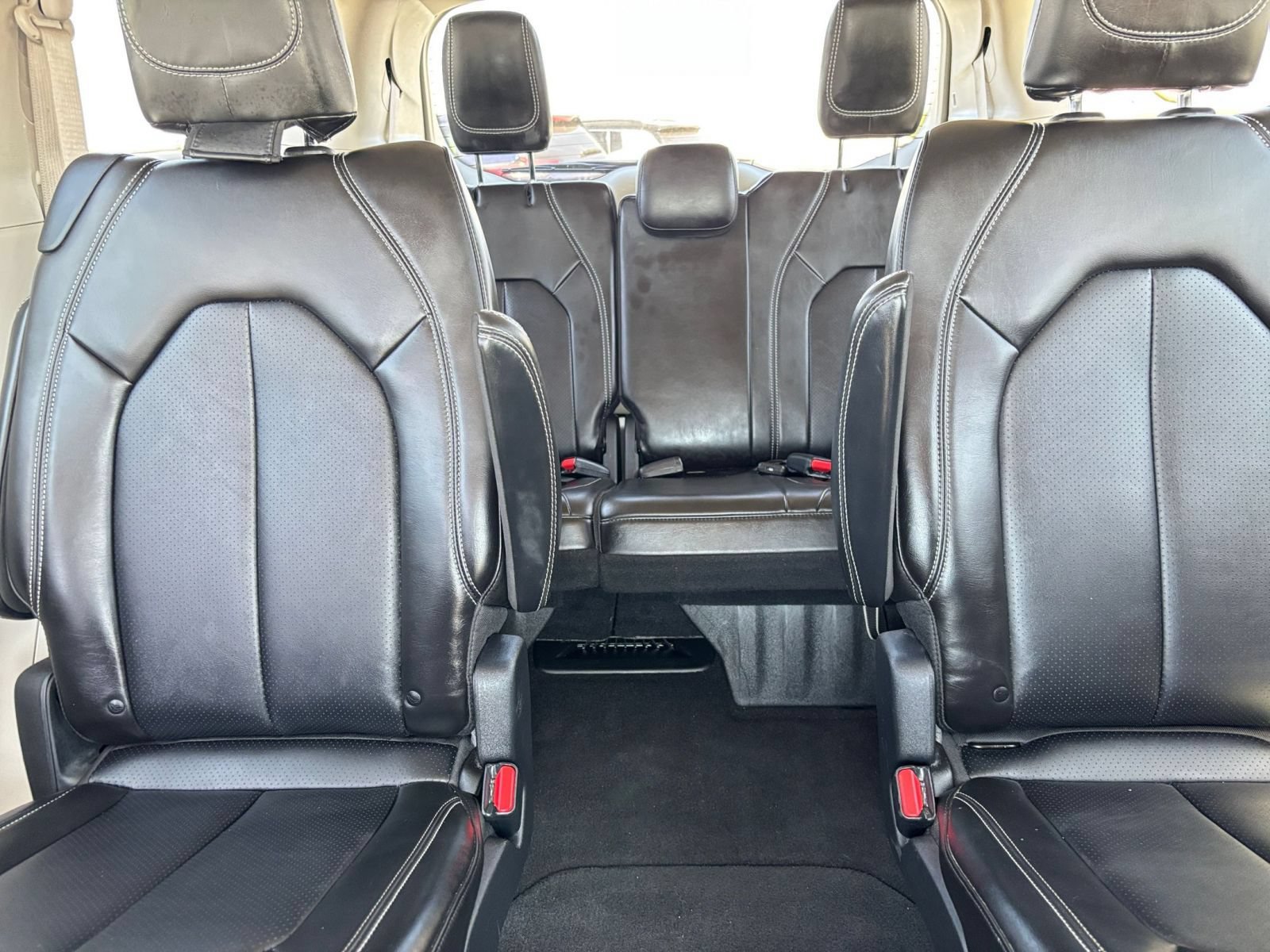 Used 2024 Chrysler Pacifica Touring-L FWD image 40