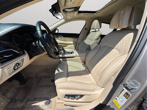 Used 2016 BMW 750i RWD image 2