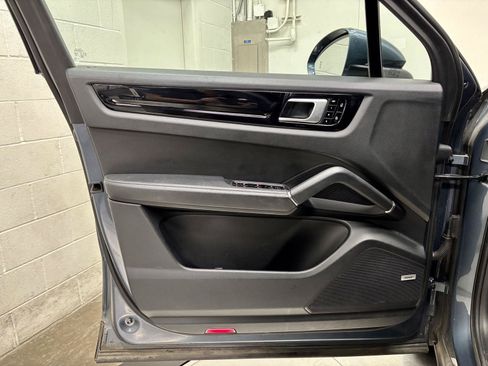 Used 2019 Porsche Cayenne AWD/4WD image 12