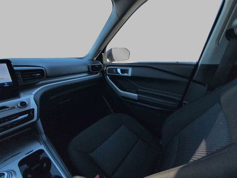 Used 2022 Ford Explorer XLT image 8