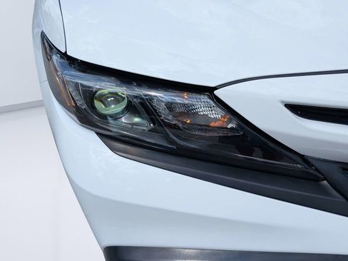 Used 2023 Toyota Camry SE FWD image 9