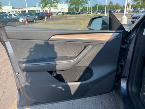Used 2023 Tesla Model Y Long Range AWD/4WD image 9