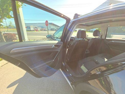 Used 2017 Volkswagen Golf Alltrack S image 17