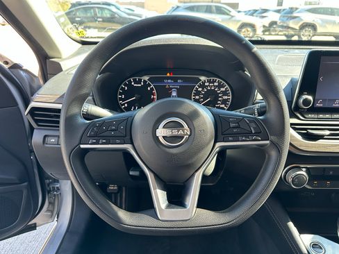 Used 2023 Nissan Altima 2.5 SV image 13