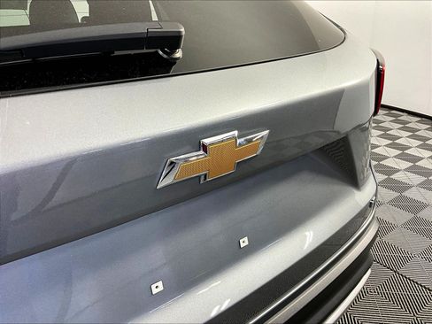 Used 2025 Chevrolet Trax LT FWD image 22
