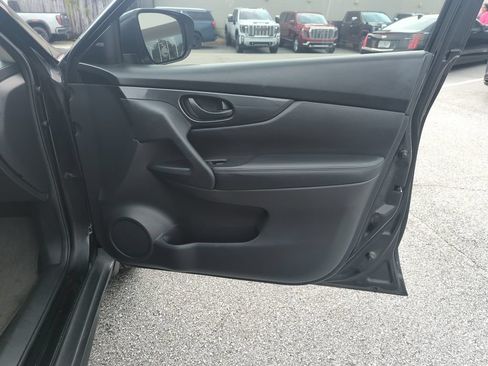 Used 2019 Nissan Rogue S FWD image 30