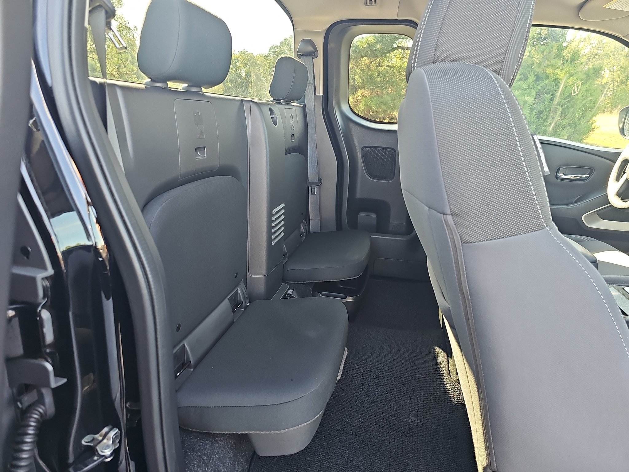 Used 2023 Nissan Frontier SV w/ Tow Package AWD/4WD image 17