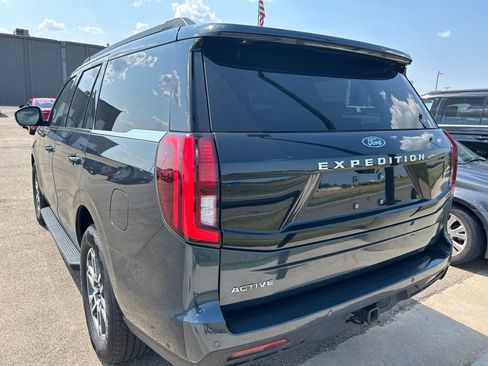 Used 2025 Ford Expedition Active RWD image 4