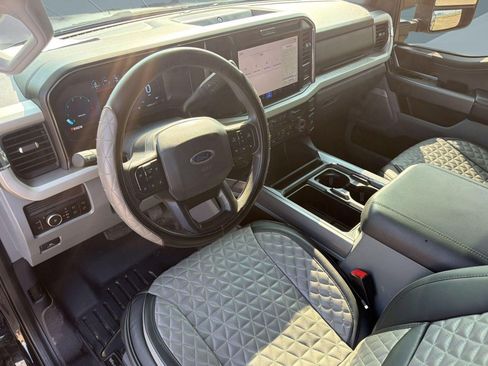 Used 2025 Ford F250 XLT w/ Black Appearance Package AWD/4WD image 4
