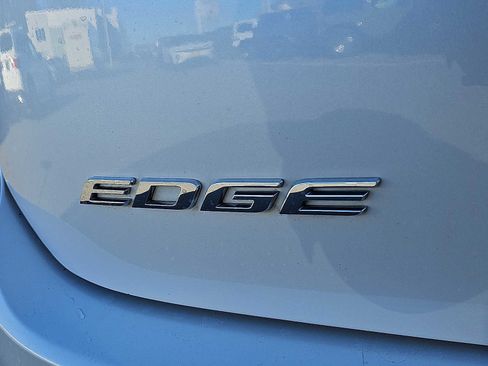 Used 2018 Ford Edge SEL w/ Equipment Group 201A image 35