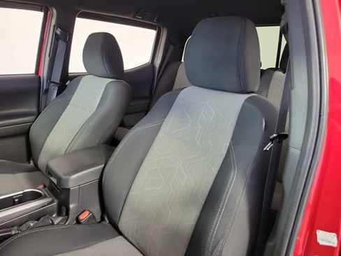 Used 2022 Toyota Tacoma TRD Sport w/ Technology Package AWD/4WD image 20