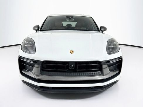 Certified 2023 Porsche Macan Turbo AWD/4WD image 10