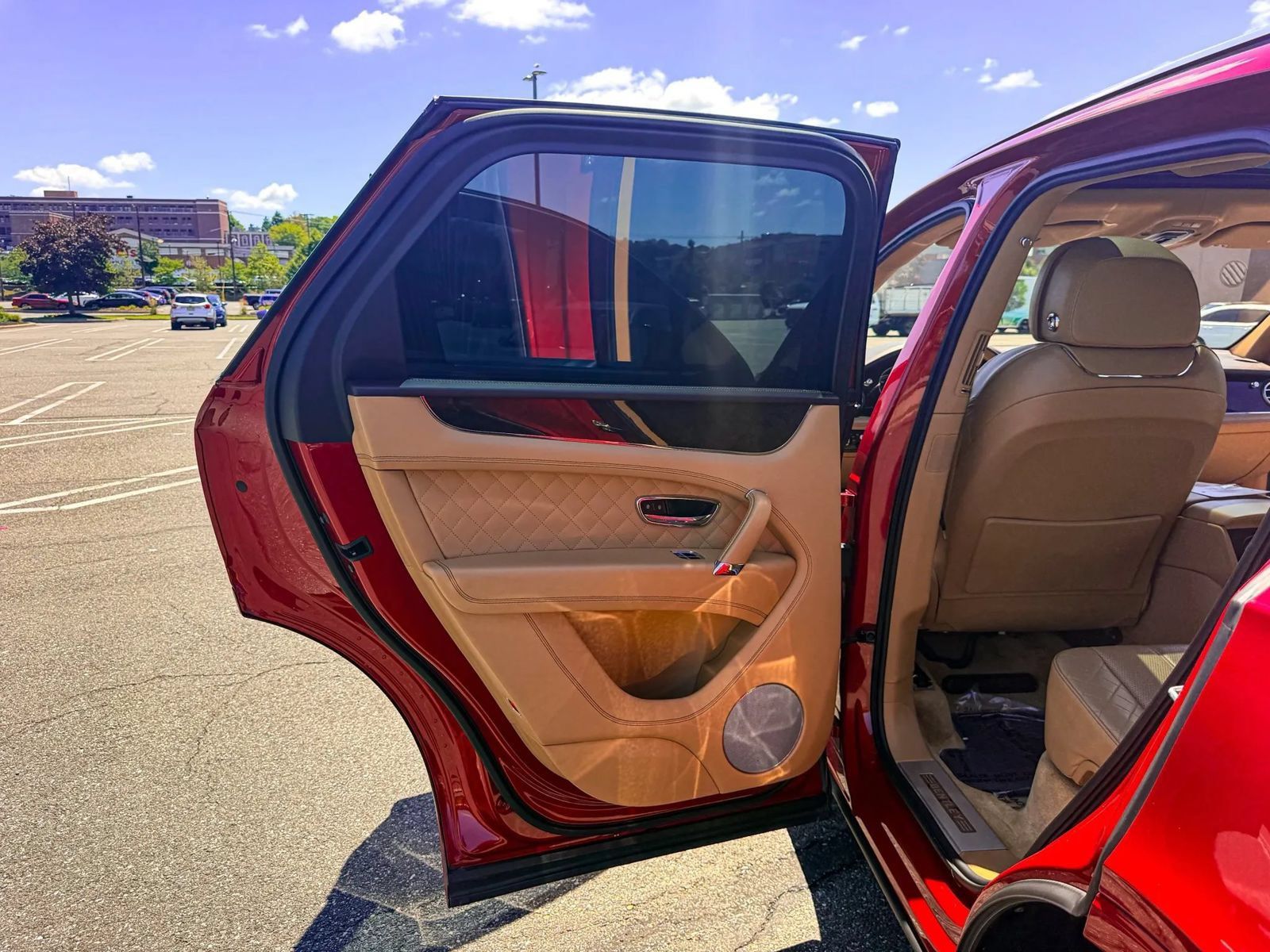 Used 2017 Bentley Bentayga AWD/4WD image 15