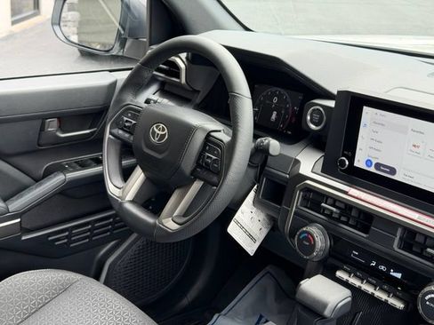 Used 2026 Toyota 4Runner SR5 AWD/4WD image 28