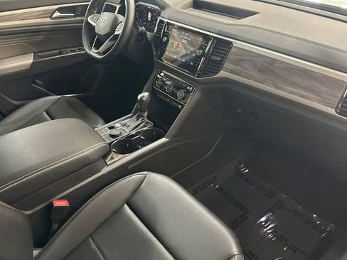 Certified 2022 Volkswagen Atlas Cross Sport SE image 20