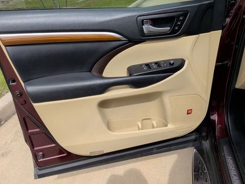Used 2019 Toyota Highlander Limited Platinum image 11