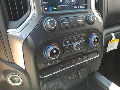 Used 2021 Chevrolet Silverado 1500 RST w/ Z71 Off-Road Package AWD/4WD image 13