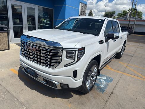 Used 2022 GMC Sierra 1500 Denali w/ Denali Reserve Package AWD/4WD image 2