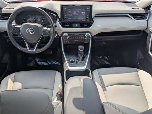 Used 2022 Toyota RAV4 XLE Premium image 16