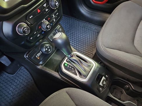 Used 2023 Jeep Renegade Trailhawk AWD/4WD image 20