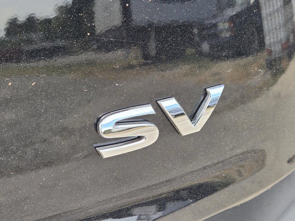 Used 2023 Nissan Rogue SV FWD image 9