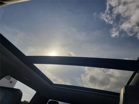 Used 2024 Ford F250 Lariat w/ Tremor Off-Road Package image 20