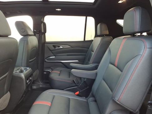 Used 2024 Chevrolet Traverse RS image 7