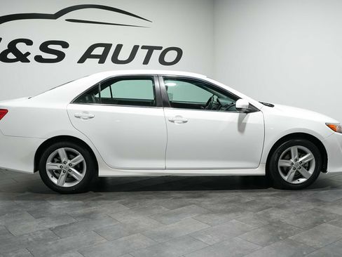 Used 2014 Toyota Camry SE FWD image 8