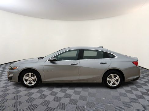 Used 2025 Chevrolet Malibu LT w/ Sport Edition FWD image 2