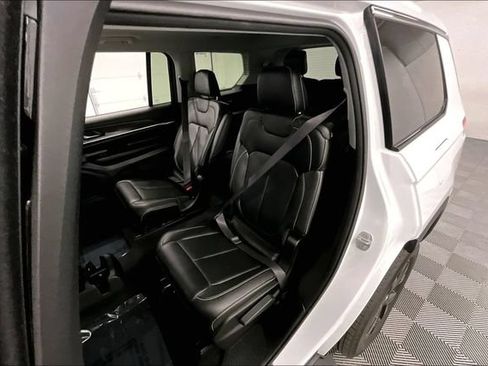 Used 2023 Jeep Grand Cherokee L Limited AWD/4WD image 24
