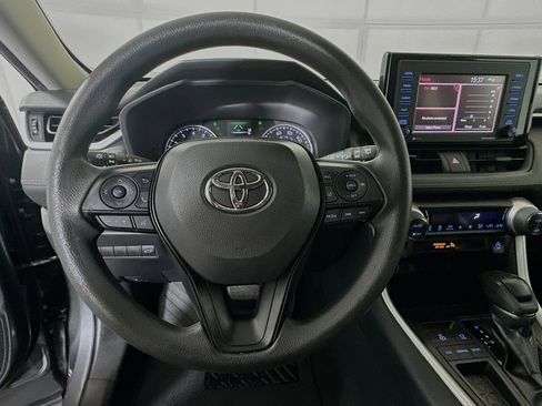 Used 2021 Toyota RAV4 XLE w/ Convenience Package FWD image 15