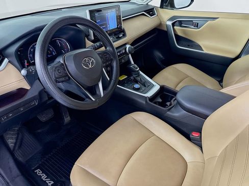 Used 2019 Toyota RAV4 Limited w/ Advanced Technology Package image 9