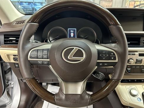 Used 2017 Lexus ES 350 350 w/ Luxury Package image 10