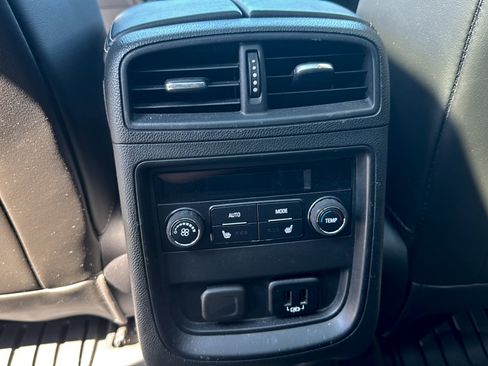 Used 2017 Buick Envision Essence FWD image 17