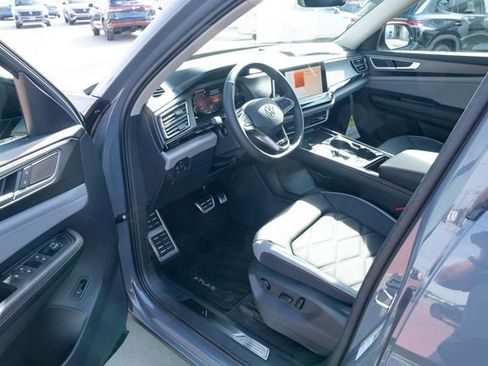 New 2026 Volkswagen Atlas Peak Edition image 18