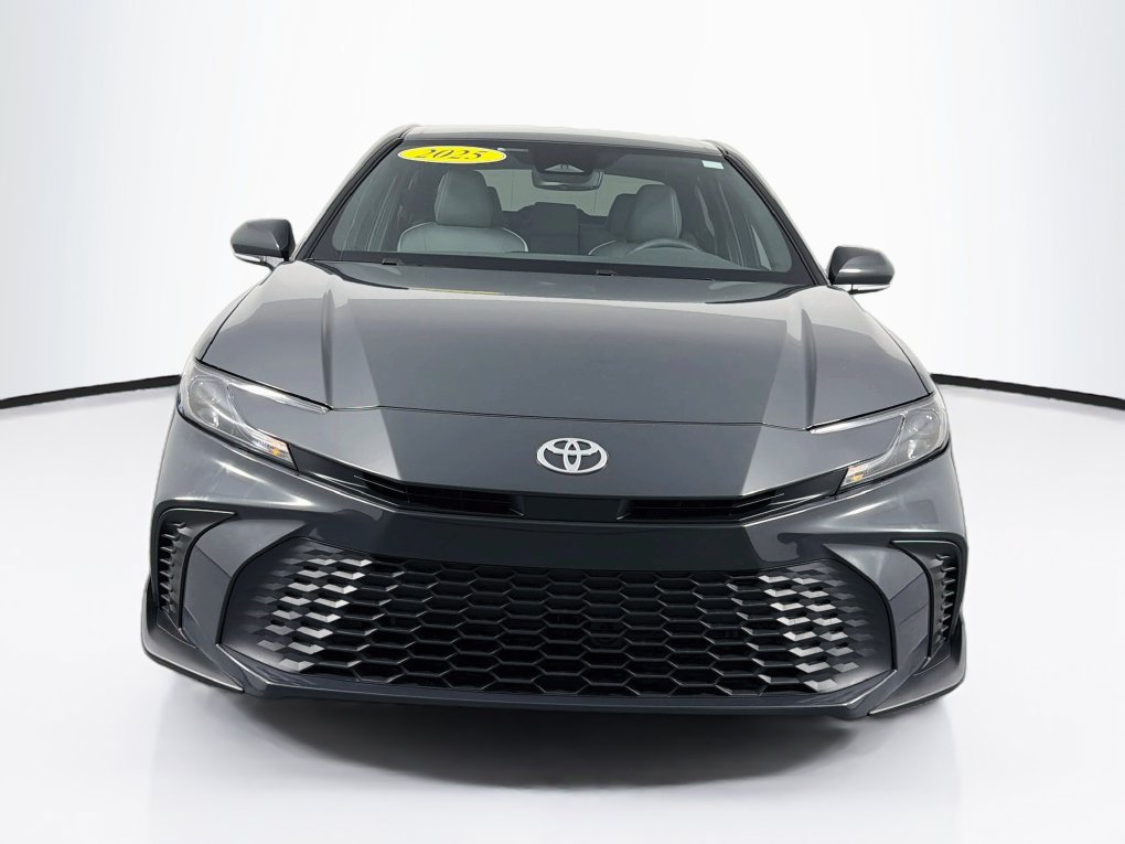 Used 2025 Toyota Camry SE FWD image 2