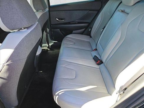 Used 2021 Hyundai Elantra Limited image 16