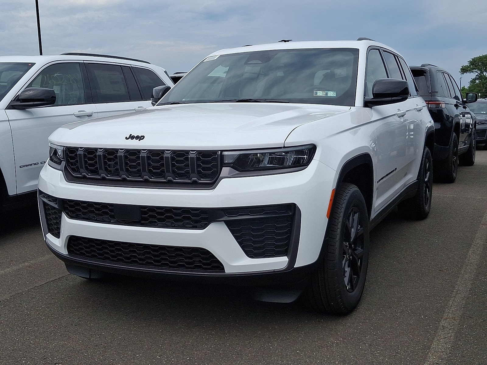 New 2026 Jeep Grand Cherokee Altitude AWD/4WD image 3