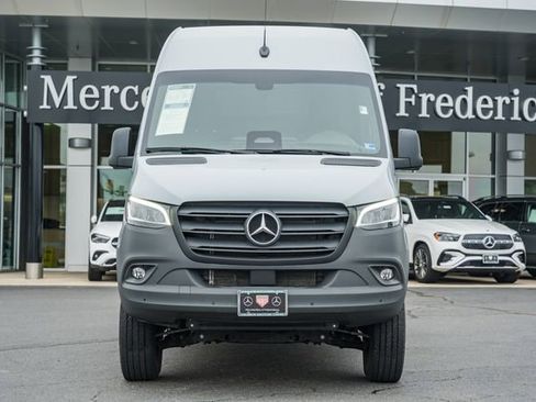 Used 2025 Mercedes-Benz Sprinter 2500 image 2
