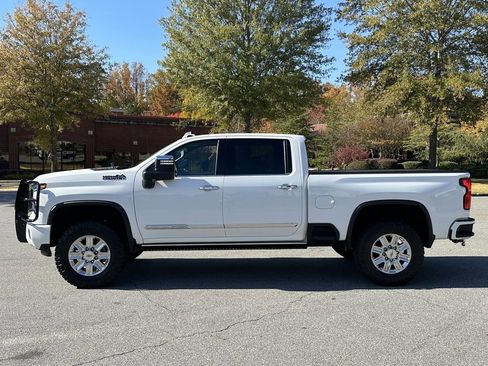 Used 2024 Chevrolet Silverado 3500 High Country w/ High Country Premium Package image 5