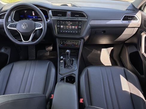Used 2022 Volkswagen Tiguan SE w/ Panoramic Sunroof Package image 14