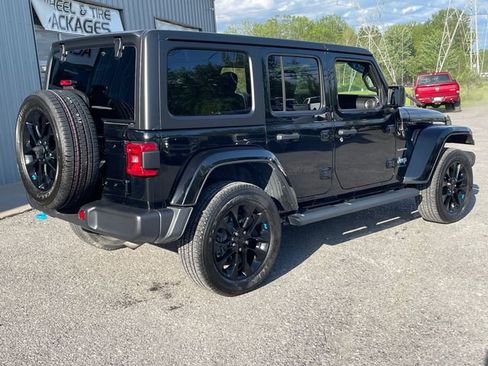 Used 2023 Jeep Wrangler Unlimited Sahara w/ Cold Weather Group AWD/4WD image 7